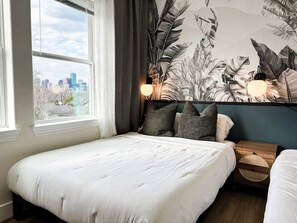 4 bedrooms, desk, iron/ironing board, Internet - Paradise Palace Best Rooftop in HTX w Hot Tub (Houston)