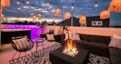 Paradise Palace Best Rooftop in HTX w Hot Tub