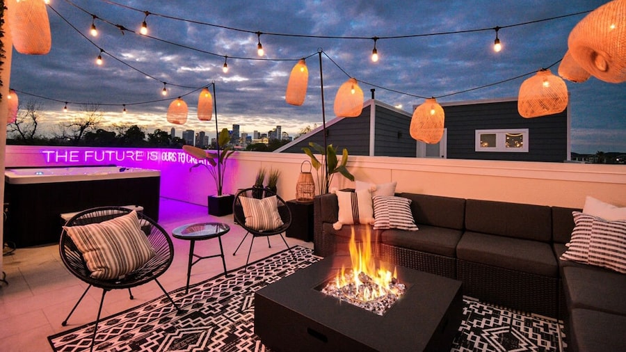 Paradise Palace Best Rooftop in HTX w Hot Tub