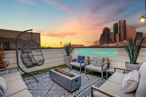 House - Urban Jungle Retreat in the HTX Skyline (Houston)