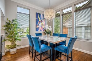 House | 4 bedrooms, soundproofing, bed sheets - Posh Dtwn Midtown Home w Stunning Roof-topterrace (Houston)