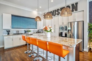 Hus | 4 soverom, lydisolert og sengetøy