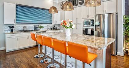 Posh Dtwn Midtown Home w Stunning Roof-topterrace