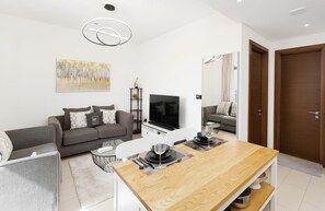Private kitchen - Maison Privee - Modern & Chic Retreat 10min from Downtown Dubai (Dubai)