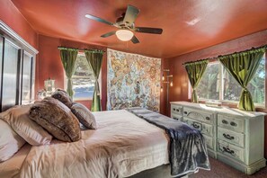 3 bedrooms, desk, iron/ironing board, WiFi - 3bd Mnt Views, Hot Tub, 4 Acres & Fire Pit (Florissant)