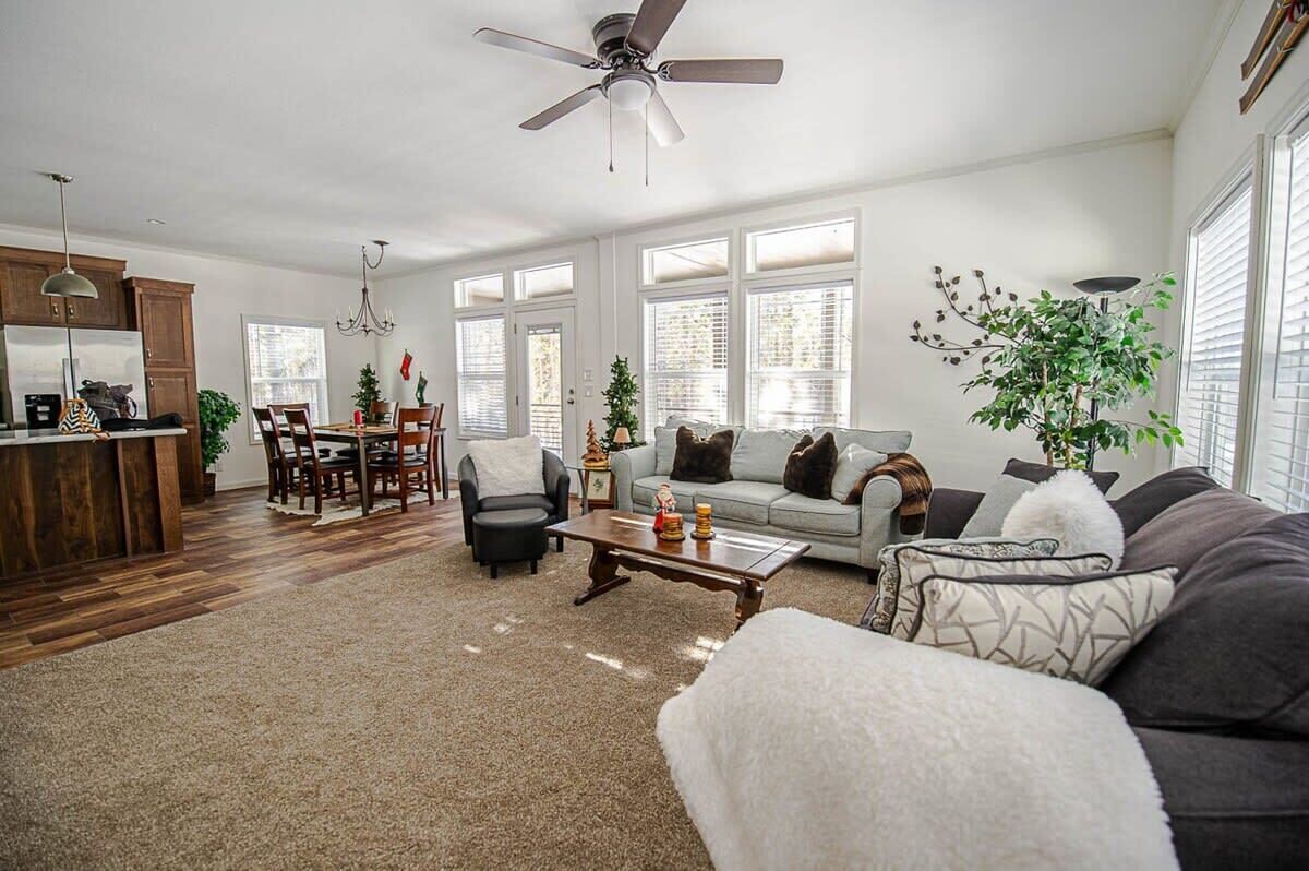 Televisie, een dvd-speler en boeken