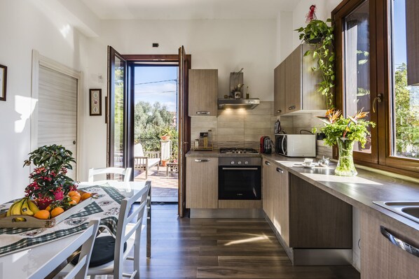 Fridge, microwave, oven, dishwasher