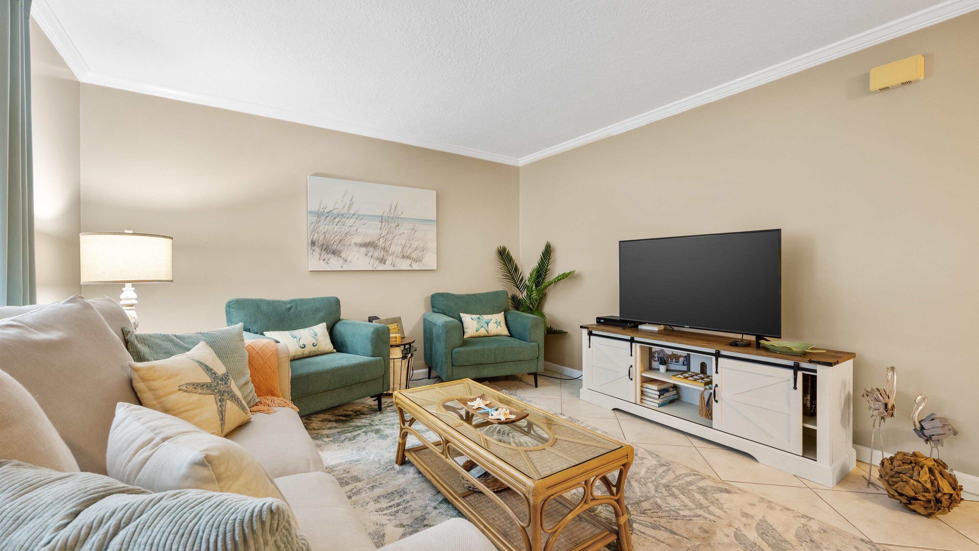 Coastal Clipper – Charming 2 BDR w/ Community Pool! Walk to Beach, Pet Friendly!