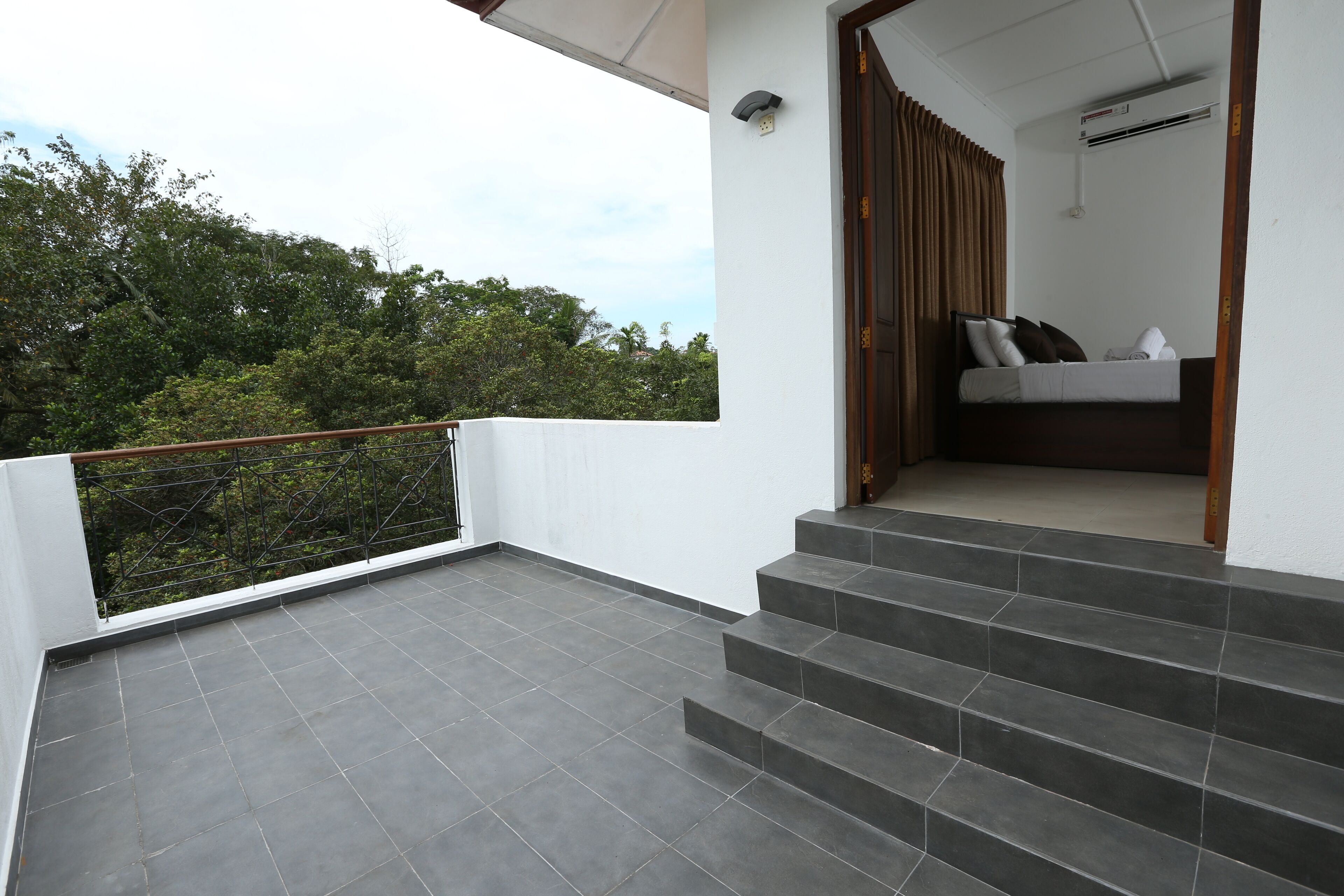 4 bedrooms, in-room safe, soundproofing, iron/ironing board