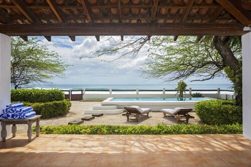 Casa Encantos Beach Front House