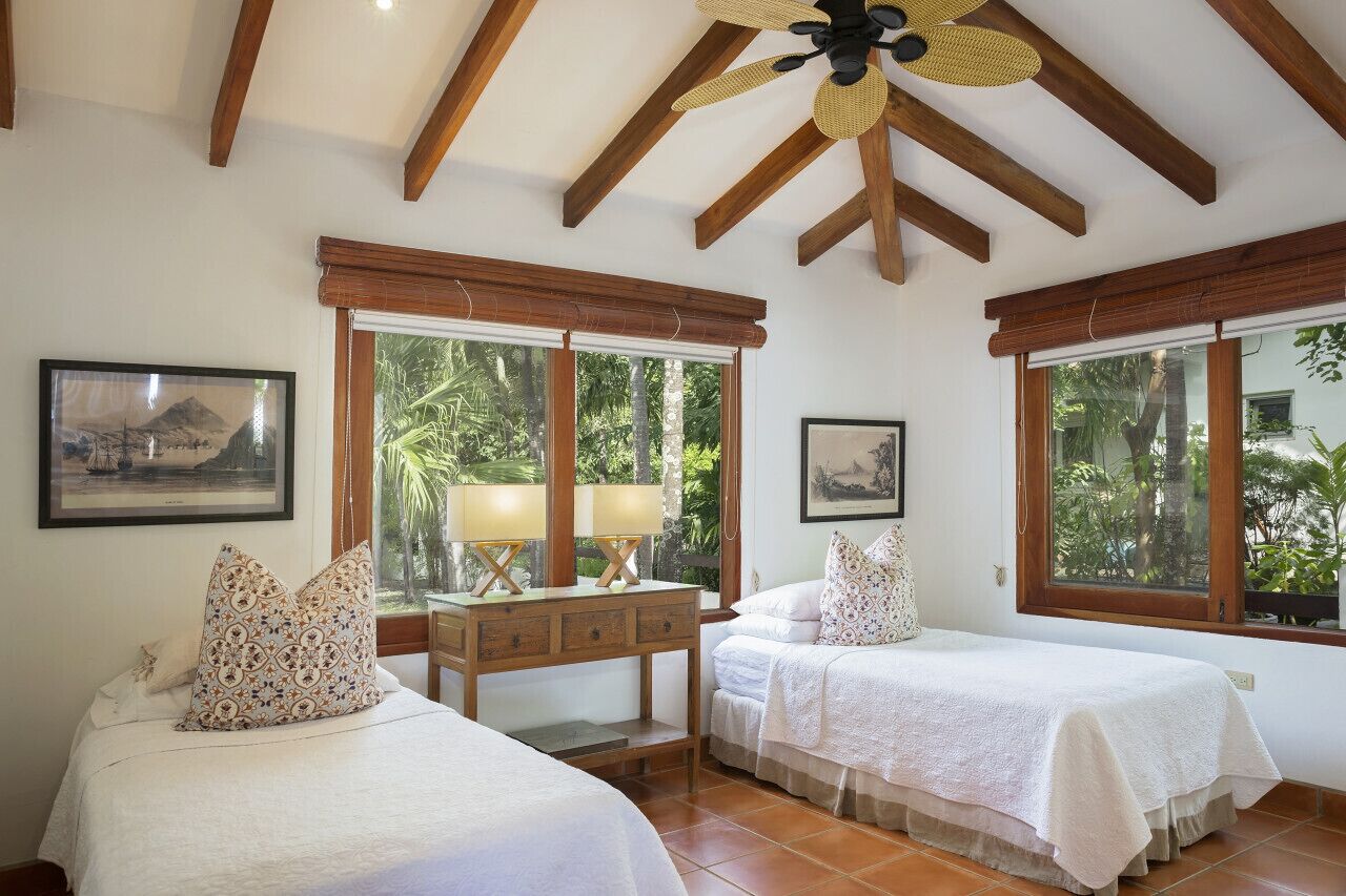 5 室のベッドルーム、旅行用ベビーベッド、WiFi (無料)、ベッドシーツ