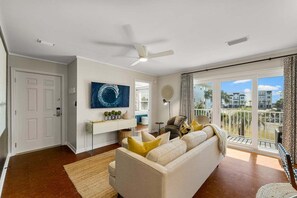 TV - "Beachside Dream 121" Sleeps 9 (Santa Rosa Beach)