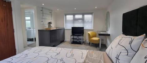 1 dormitorio, tabla de planchar con plancha, wifi gratis y ropa de cama