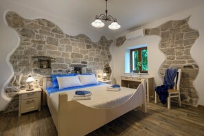 4 slaapkamers, een strijkplank/strijkijzer, wifi, beddengoed