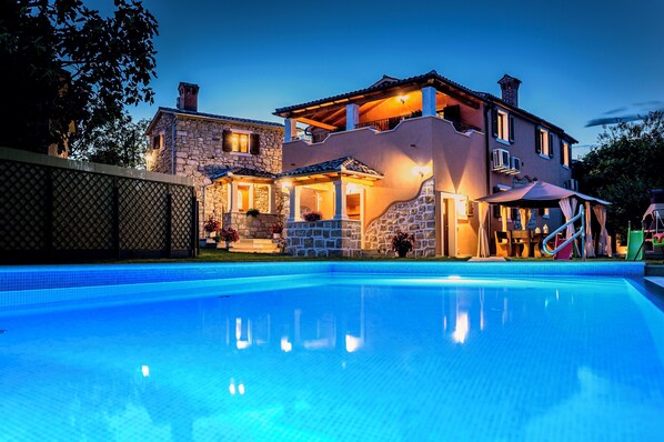 Pool - Villa Dajana in Zajci - Haus für 8-10 Personen (Podpican)