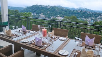 Superior King Room | 1 bedroom, in-room safe, individually decorated, individually furnished