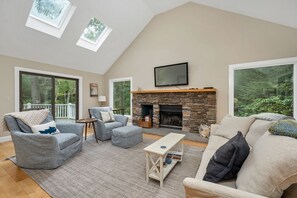 TV, DVD player - Winnipesaukee Waterfront Home Sleeps 14 With Dock (Moultonborough)