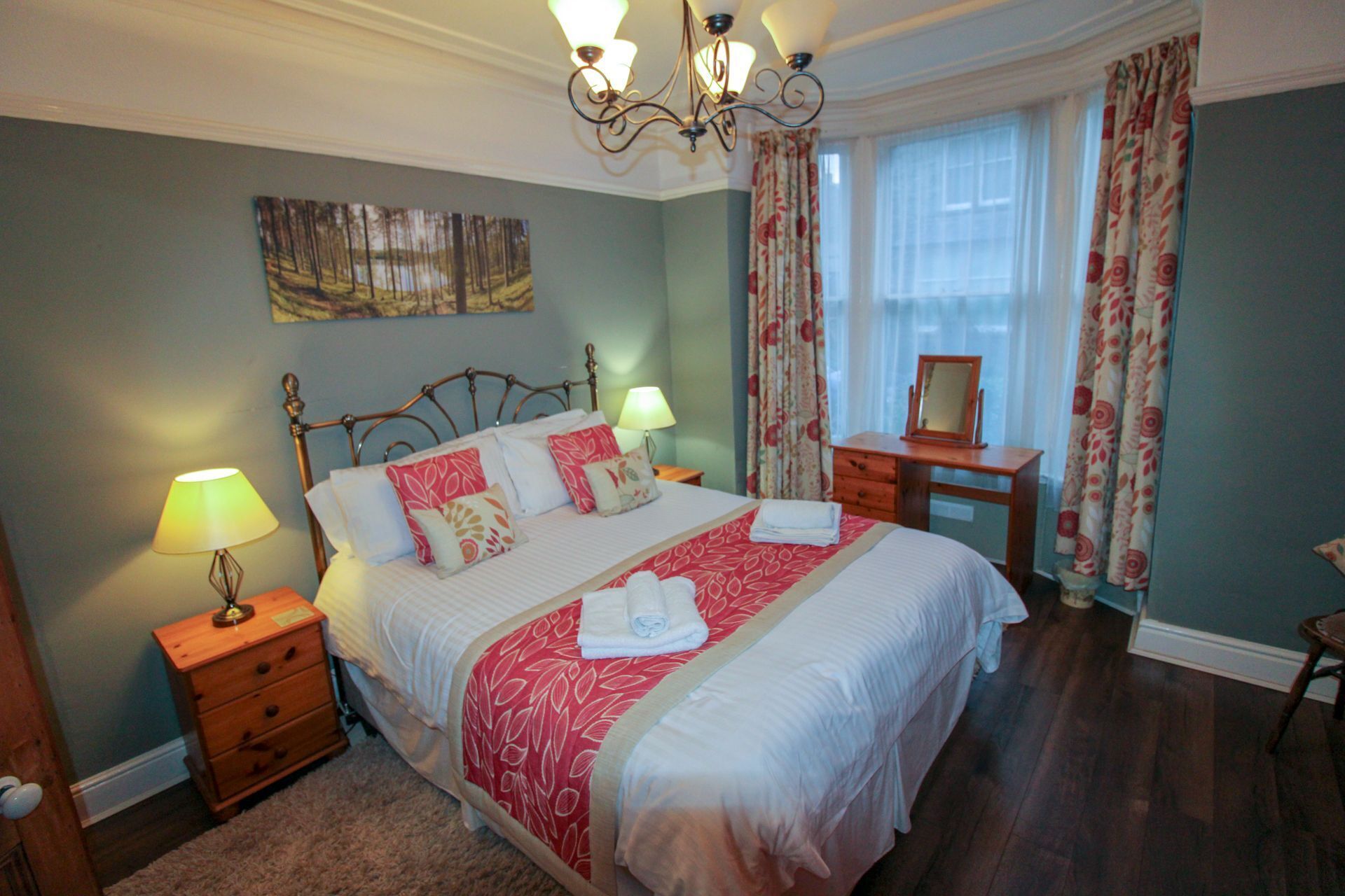 1 dormitorio, tabla de planchar con plancha, wifi gratis y ropa de cama