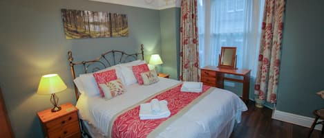 1 slaapkamer, een strijkplank/strijkijzer, gratis wifi, beddengoed