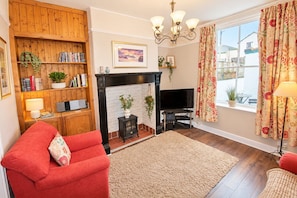 Living area - Carlton Cottage Keswick -  a cottage that sleeps 2 guests  in 1 bedroom (Keswick)