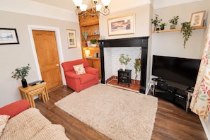 Living area - Carlton Cottage Keswick -  a cottage that sleeps 2 guests  in 1 bedroom (Keswick)