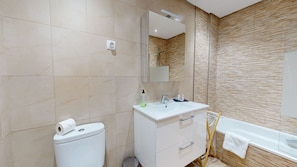 Een douche, handdoeken