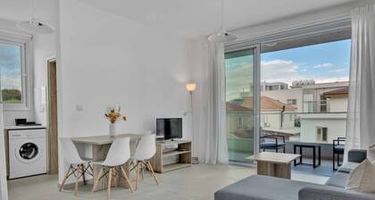 Phaedrus Living Eolus Residences Hera