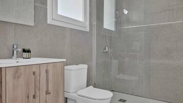 Luxury Apartment | Bathroom