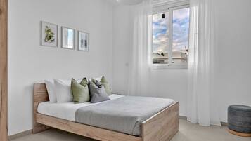 Luxury Apartment | 1 bedroom, in-room safe, blackout drapes, iron/ironing board