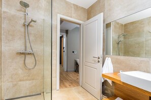 Shower, towels