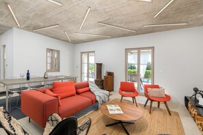 TV, fireplace - Villa Calma by Villsy (Karlovici)