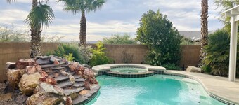 Tee Time Oasis by Mesquite Vacation Rentals with Private Pool, Hot Tub and $510 in free daily activities