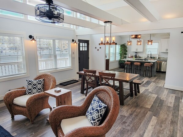 Interior - RARE FIND! Entire Home & Ocean block! Midtown on 58th St. (Ocean City)