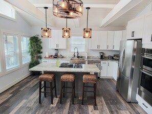 Microwave, coffee/tea maker - RARE FIND! Entire Home & Ocean block! Midtown on 58th St. (Ocean City)