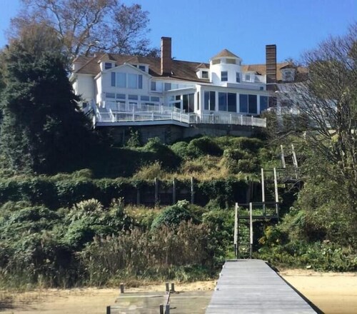 Stunning Oceanfront Family/Executive Retreat