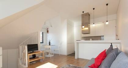 Lisbon Windmill Apartments (White)
Elegant and bright duplex apartment