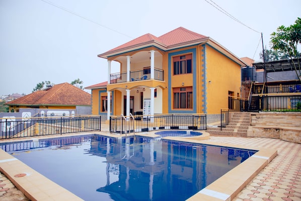 Front of property - SUNFLOWER HOMES VILLA (Kigali)