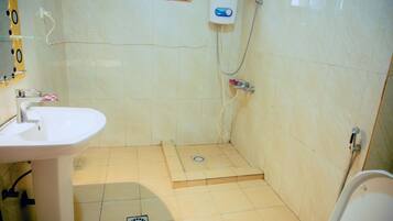 Basic Single Room | Bathroom | Free toiletries, hair dryer, bathrobes, slippers