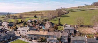 Folly Cottage: A Cosy, Dog friendly cottage in a village in North Yorks Dales.