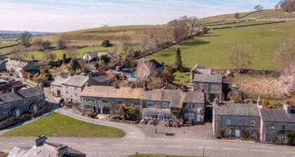 Folly Cottage: A Cosy, Dog friendly cottage in a village in North Yorks Dales.