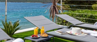 Luxury Beachfront Villa L'Amour - Pool, Šibenik