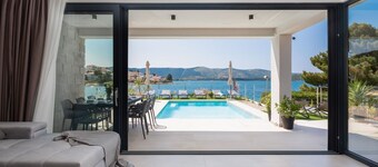 Luxury Beachfront Villa L'Amour - Pool, Šibenik