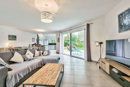 Maison pour 6 -Piscine - 150m de la plage à Arès