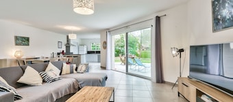 House for 6 -Pool - 150m from the beach in Arès
