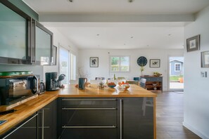 Fridge, microwave, oven, dishwasher - House with pool for 8 - 500m from the beach (Plobannalec-Lesconil)