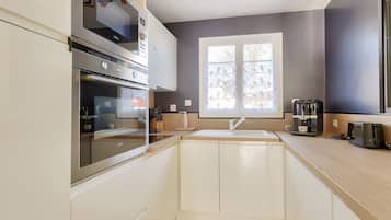 Réfrigérateur, micro-ondes, four, lave-vaisselle