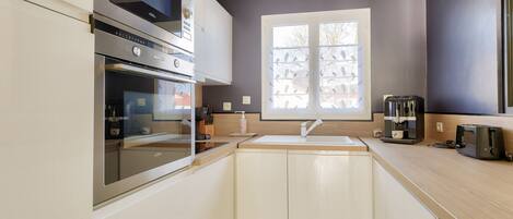 Fridge, microwave, oven, dishwasher