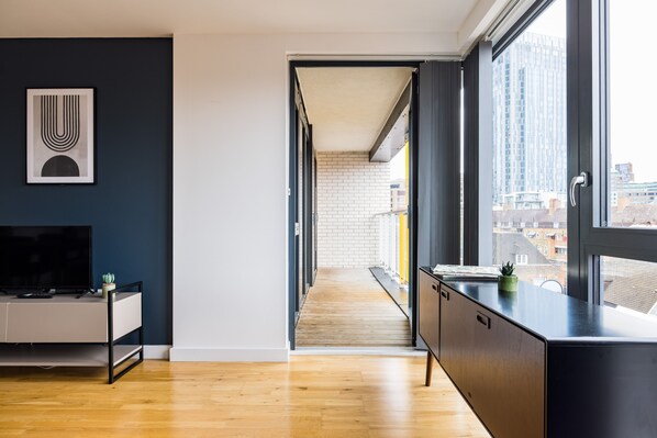 Living area - 2 Bed Apartment in Shoreditch (London)