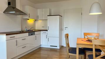 Réfrigérateur, plaque de cuisson, lave-vaisselle, cafetiÚre/bouilloire