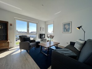 Fernseher, Tischtennisplatte